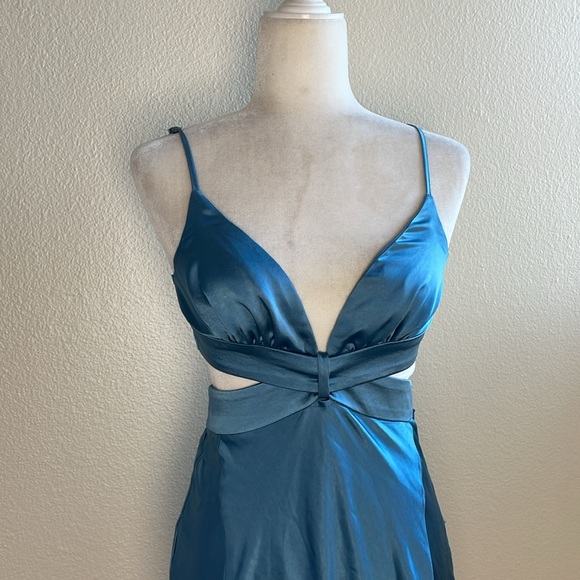 SHOWPO - PRECIOUS MAXI DRESS - PLUNGE CUT OUT DOUBLE SPLIT DRESS IN STEEL BLUE - Picture 6 of 12